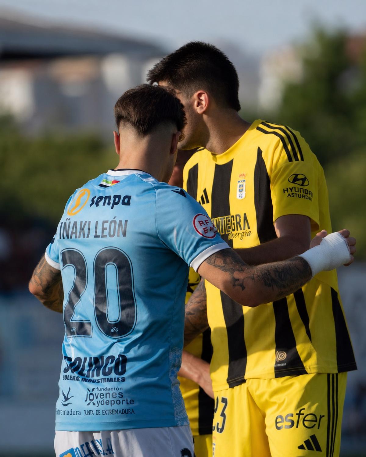 Iñaki León, de espaldas en el partido del pasado domingo.