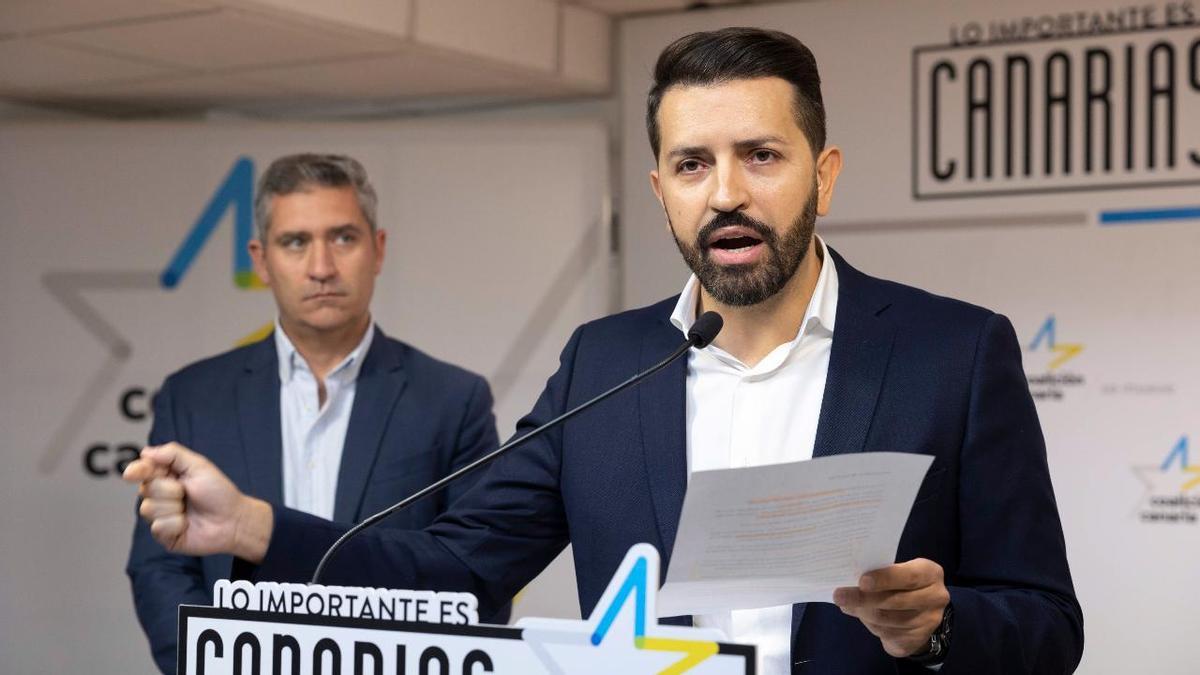 Fran Hernández, secretario general de CC en La Laguna, y Jonathan Domínguez, viceconsejero de Comunicación del Gobierno de Canarias.
