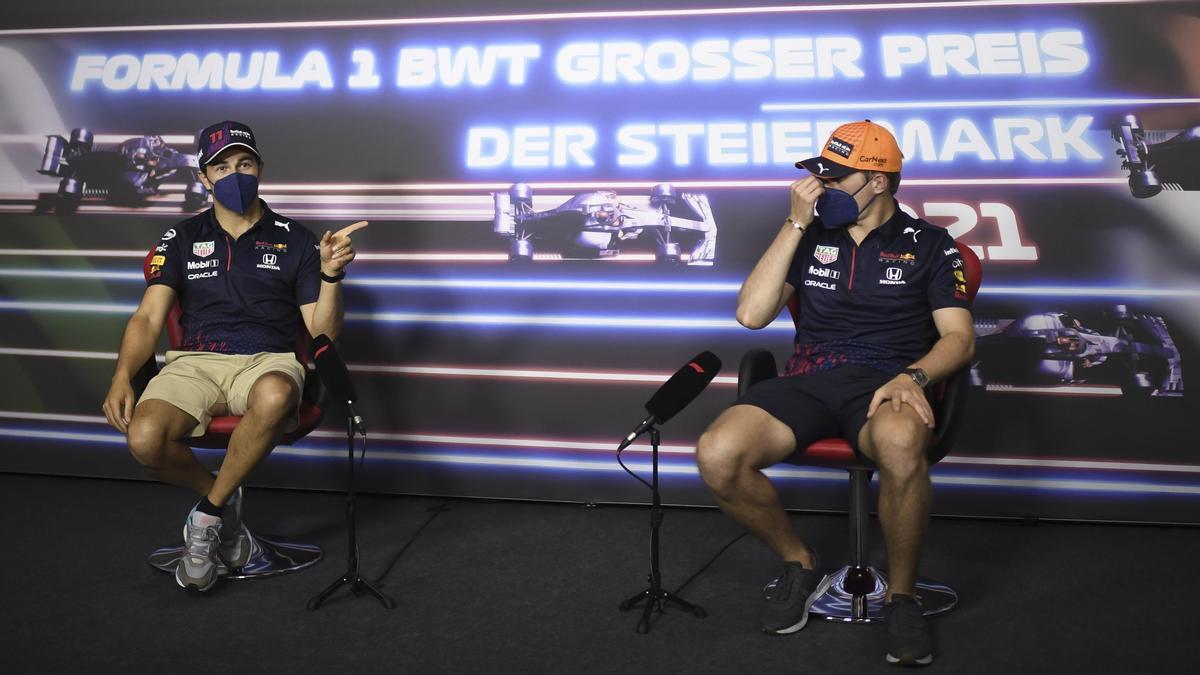 Max Verstappen y Checo Pérez.