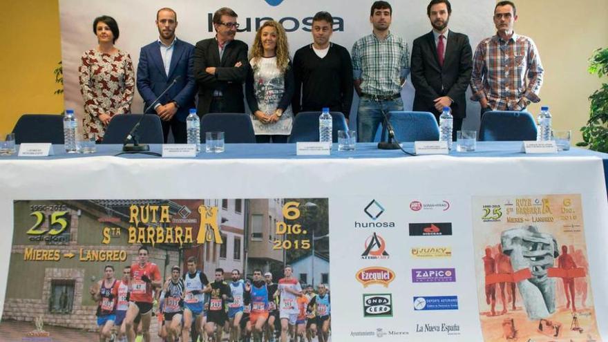 Organizadores y patrocinadores en la presentación, ayer, de la Ruta Santa Bárbara.