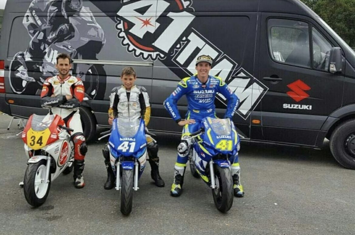 Con Riqui Cardús y Aleix Espargaró, durante un entrenamiento en Forcarei en 2016.