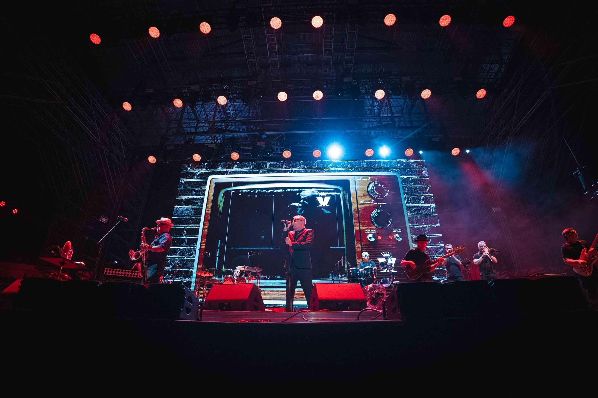 Las imágenes del concierto de Madness en la Paza de España