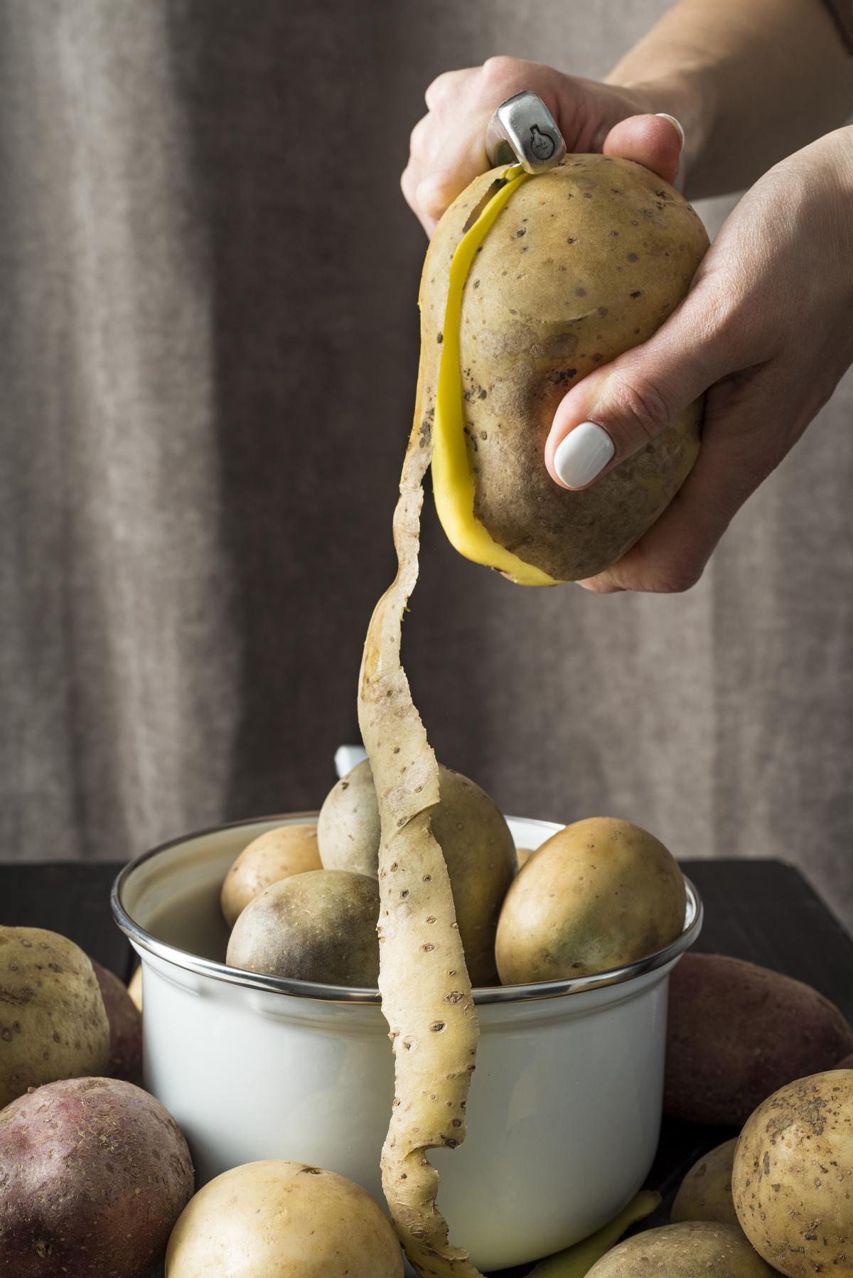 Abono natural para plantas: mondas de patata