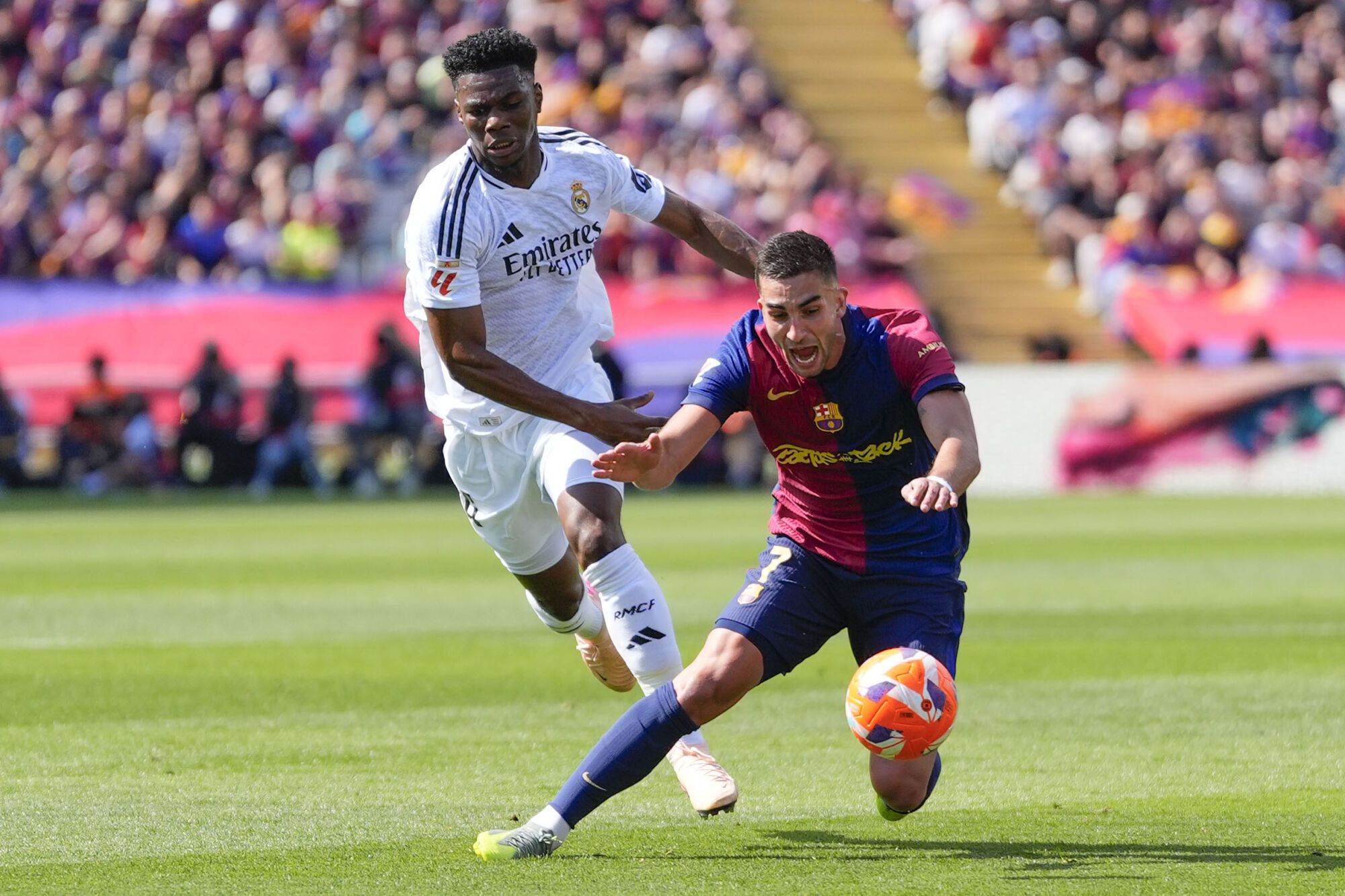 El Clásico de LaLiga EA Sports: Barcelona - Real Madrid.