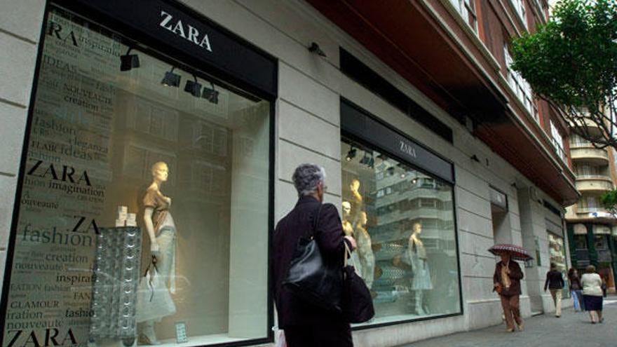 Tienda Zara en la calle Juan Flórez de A Coruña.