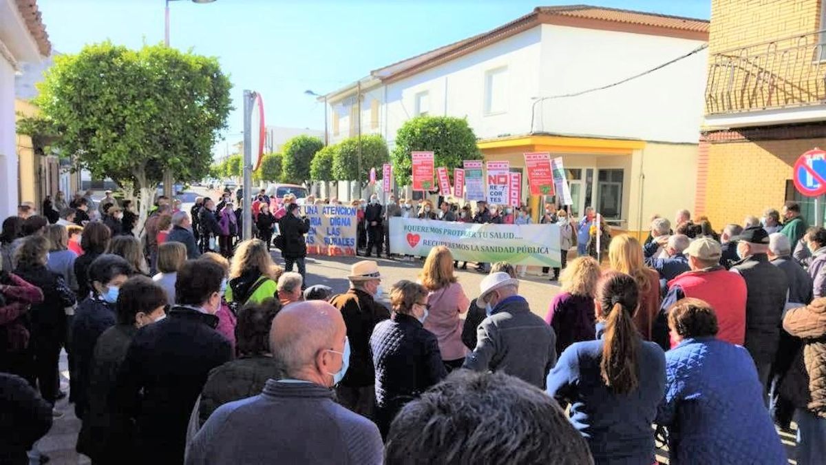 Manifestación en defensa de la sanidad pública en Ochavillo del Río.
