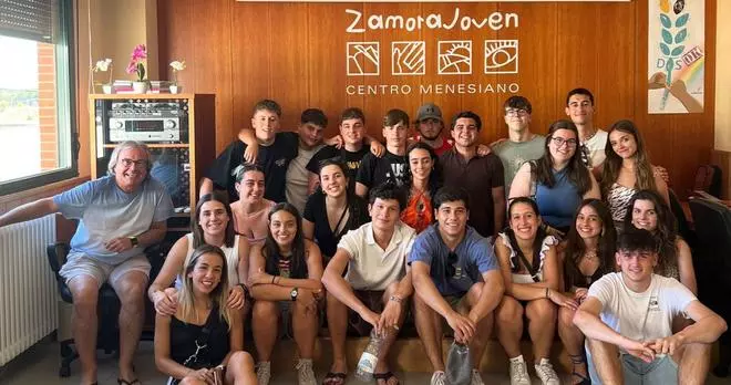 ¿Generación perdida? Jóvenes que dedican sus vacaciones a ayudar a los demás