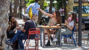 Les terrasses invisibles d’Enric Granados: «Grups de 20 o 30 persones» prenent cafè i gelat a mitjanit