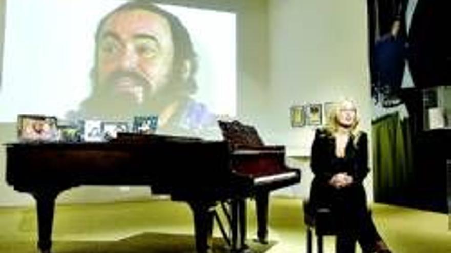 Roma expone la vida de Luciano Pavarotti