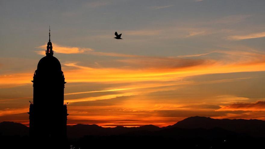 Una imagen de la Catedral al atardecer.