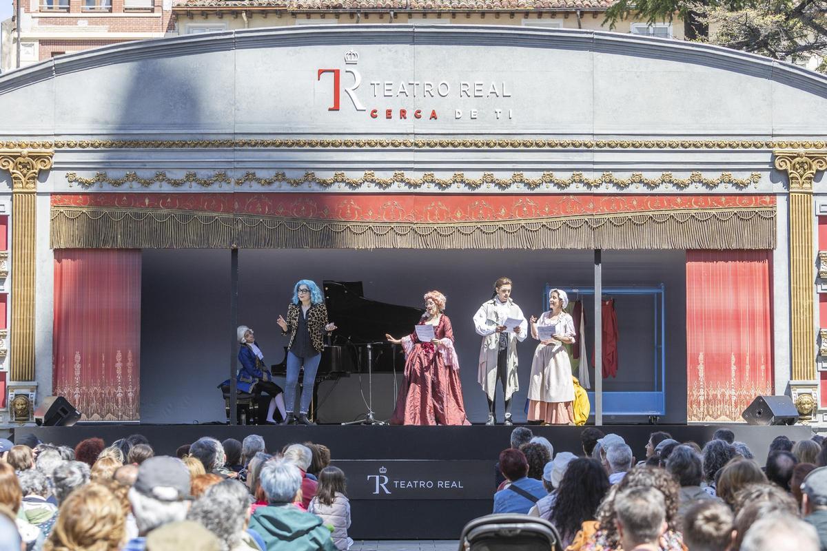La Carroza del Teatro Real llega a Badajoz.
