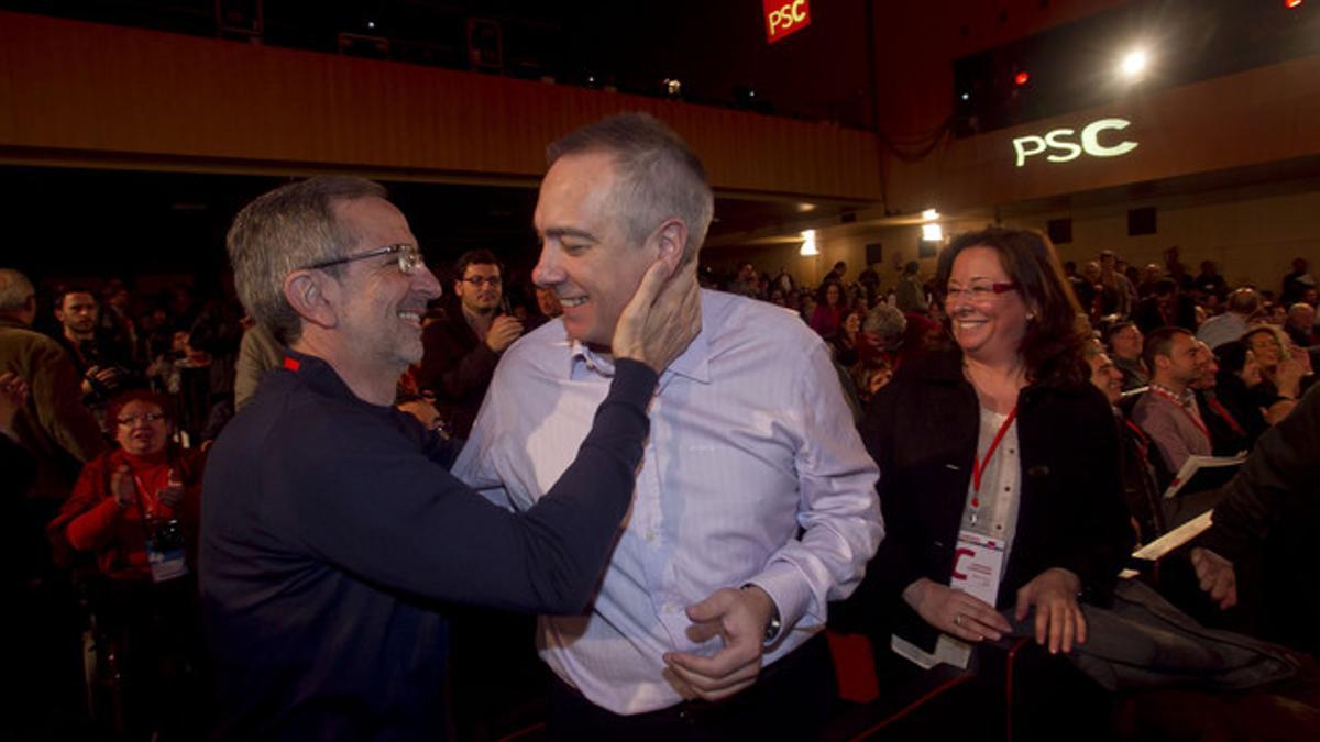 Pere Navarro celebra su triunfo tras el cónclave.