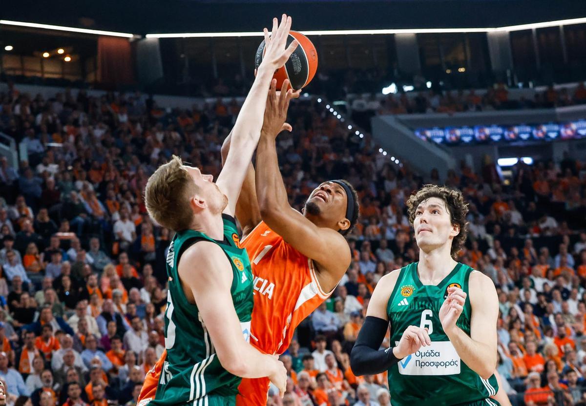 Kameron Taylor, en una acción ante el Panathinaikos.