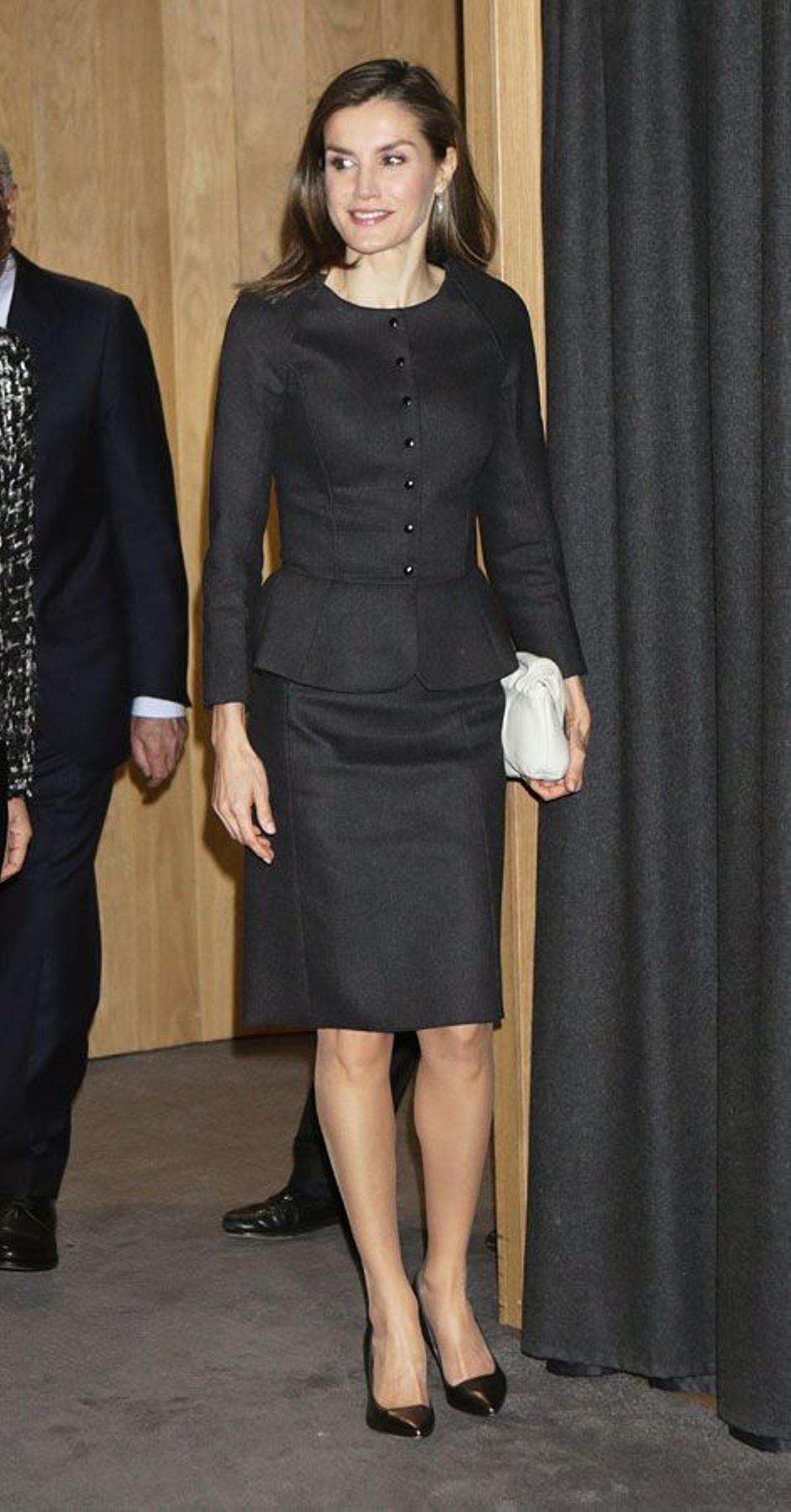 Letizia Ortiz con traje péplum de Nina Ricci