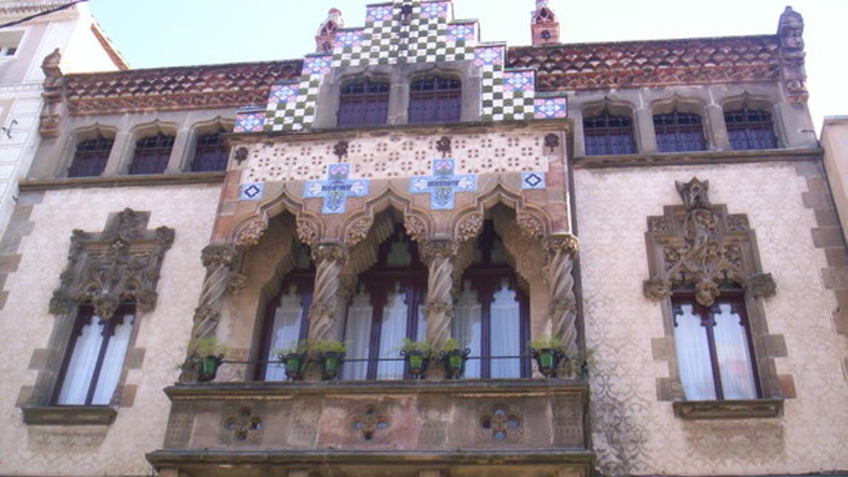 Fachada de la Casa Coll i Regàs de Mataró, joya del modernismo de Mataró y obra de Puig i Cadafalch.