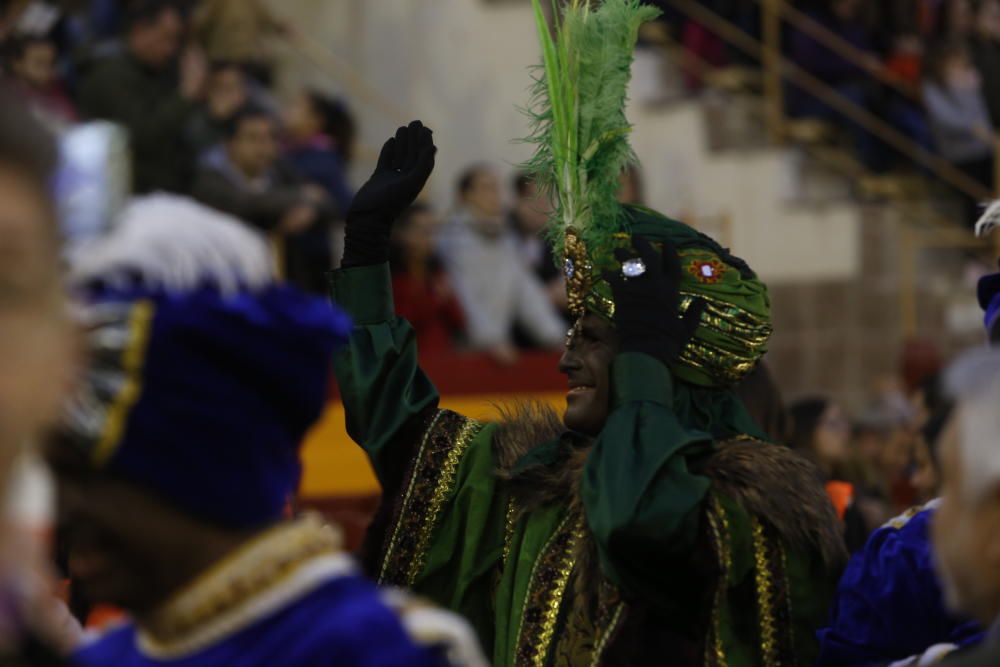 Los Reyes Magos llegan a la Plaza de Toros de Alicante.