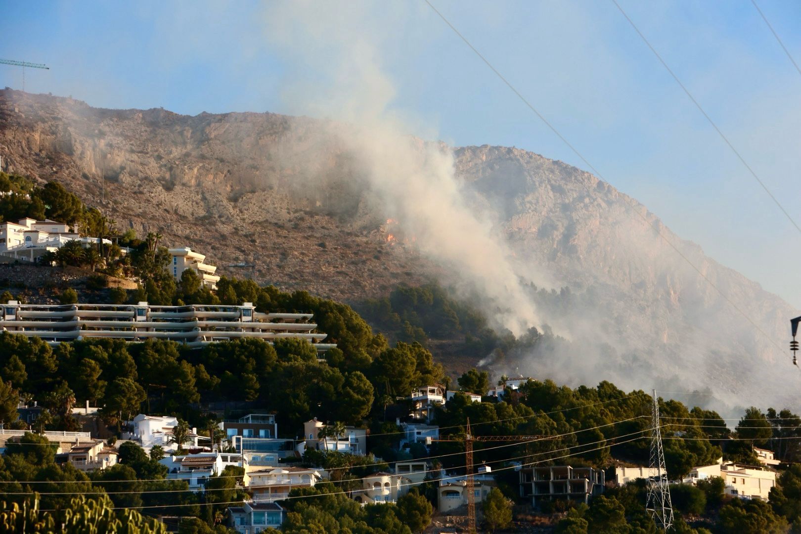 Estas son las imágenes del incendio de Altea Hills y el Mascarat