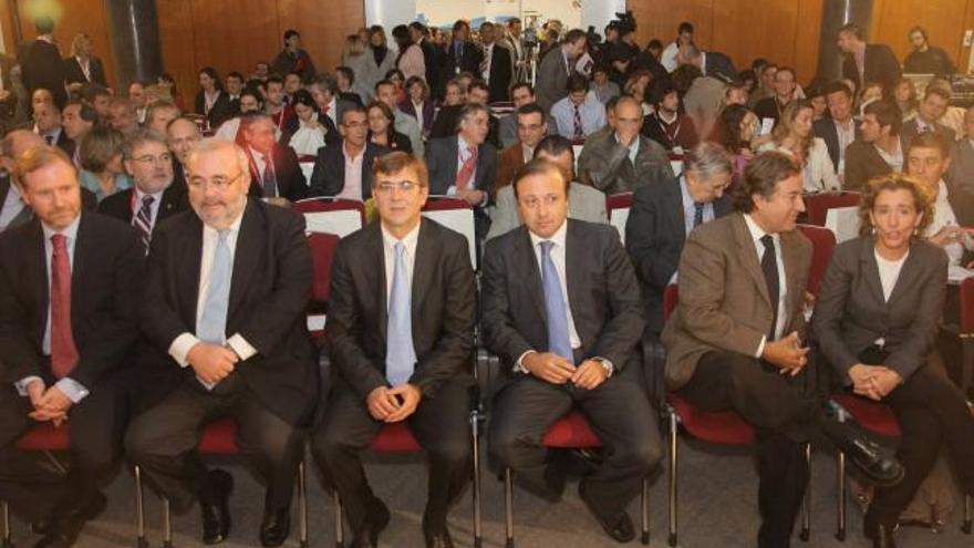 Las autoridades estuvieron atentas a la presentación del centro Intelitur.