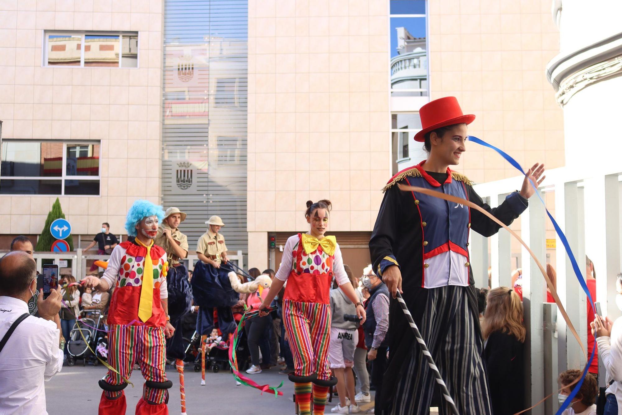 Lo mejor del pasacalle infantil, las paellas y la ofrenda a la Esperanza en el lunes de la Fira d'Onda