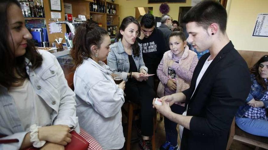 Villalegre vive la fiesta en la calle con concentración motera y comida