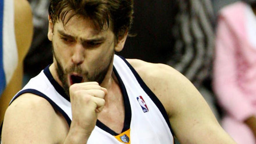 Gasol celebra un tanto.