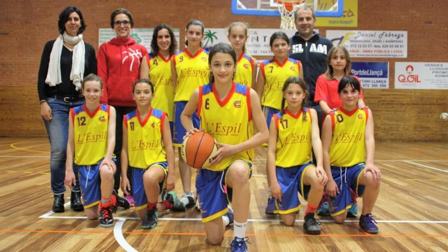 Laia Baus, amb l&#039;equip mini vermell del Grifeu