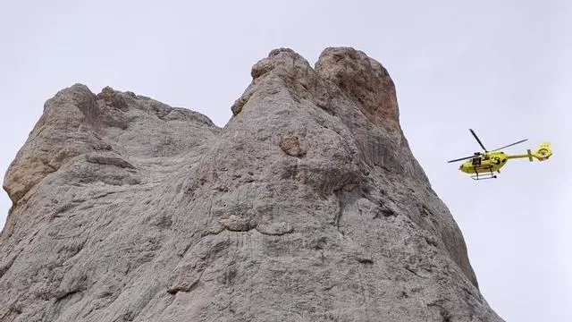 VÍDEO: Herida grave una montañera vasca mientras escalaba el Urriellu al caerle encima una piedra