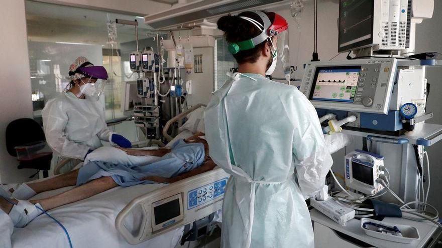 Muere un paciente de coronavirus al desenchufar su familia el respirador para conectar el ventilador