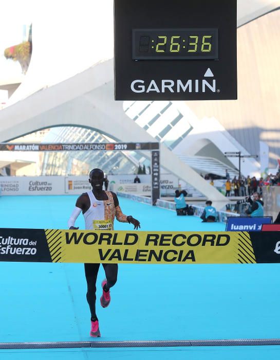 El ugandés en su llegada a la meta en el Maratón V