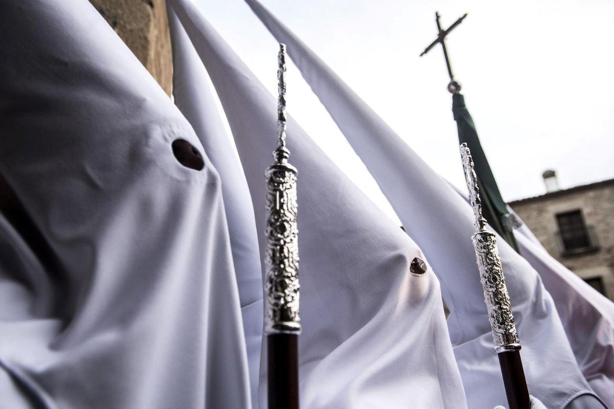 Cofrades del Santo Entierro de Cáceres.