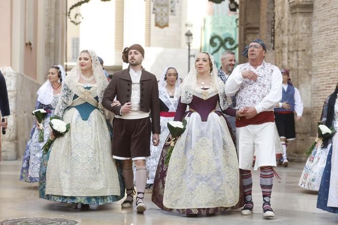 Todas las fotos de la Ofrenda del 18 de marzo por la calle de la Paz hasta las 18:30 horas