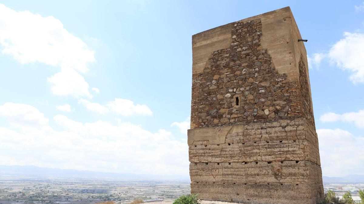 La Torrecilla, ubicada en las estribaciones de la sierra del mismo nombre.