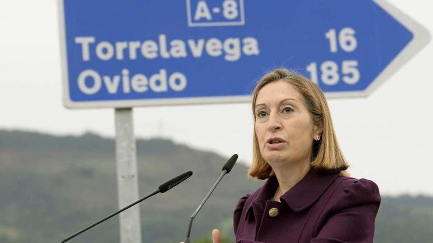 Ana Pastor, ayer, en la inauguración de los dos últimos tramos de la A-8, en Cantabria.