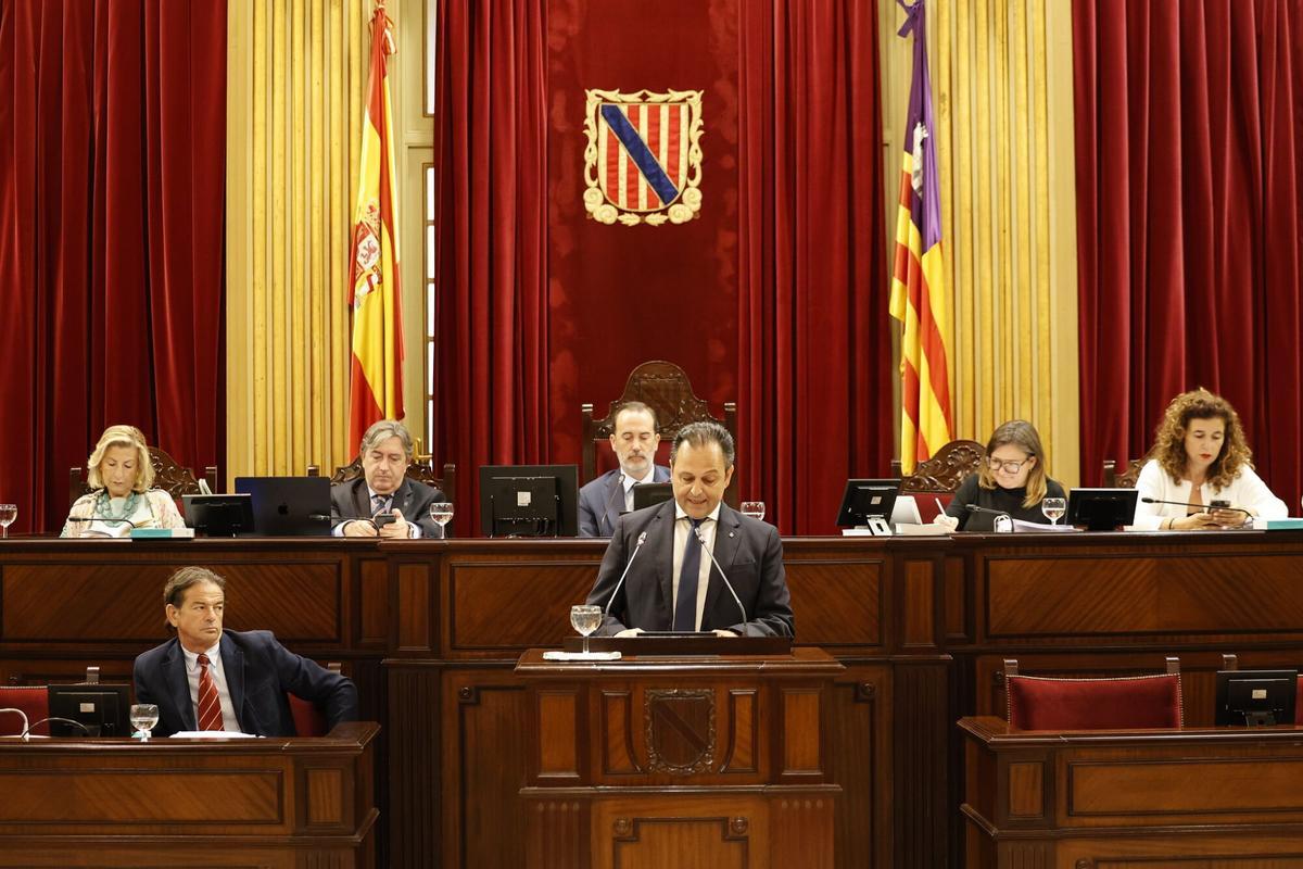 Llorenç Córdoba durante una intervención en el Parlament balear en una imagen de archivo