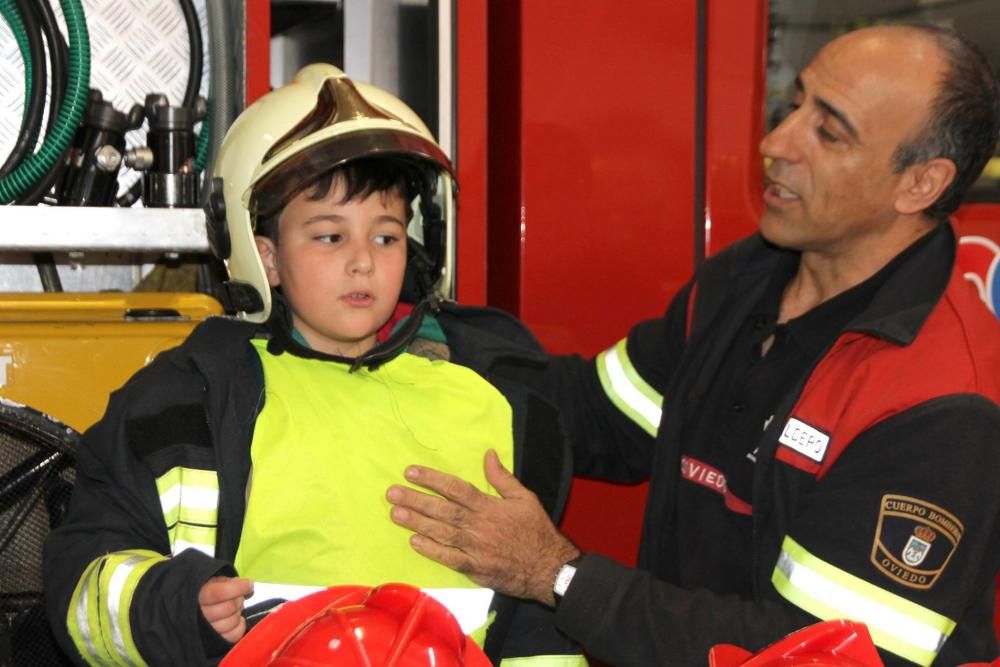 Visita del colegio Fozaneldi a los bomberos.