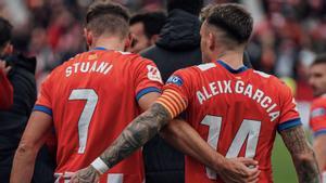 Stuani y Aleix García, tras el segundo gol del uruguayo que le dio el triunfo al Girona sobre el Valencia en Montilivi.