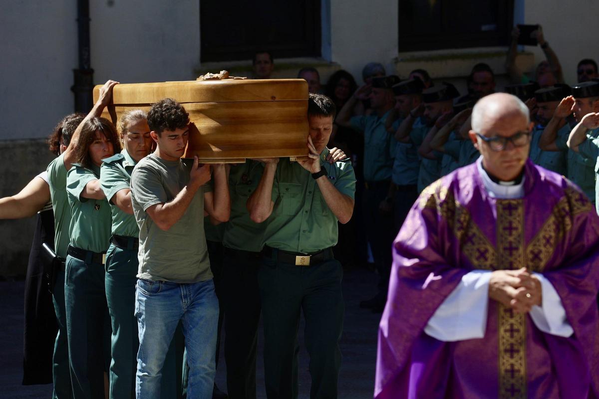 Llanes despide a la guardia civil Laura Cruz Llanes despide a la guardia civil Laura Cruz