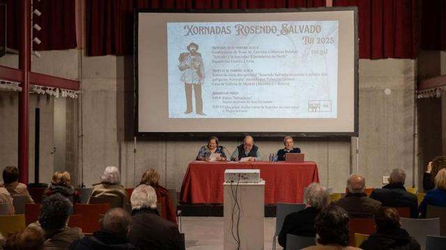 Un momento de la conferencia, ayer, de Xoán M. Carreira y Maruxa Baliñas.