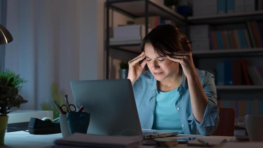 Una proteína que causa migraña afecta solo al cerebro femenino