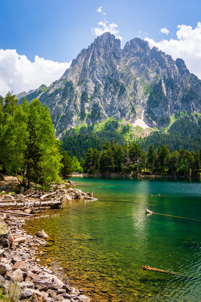 En el Parque Nacional de Aigüestortes se halla uno de los lagos más bonitos del territorio español