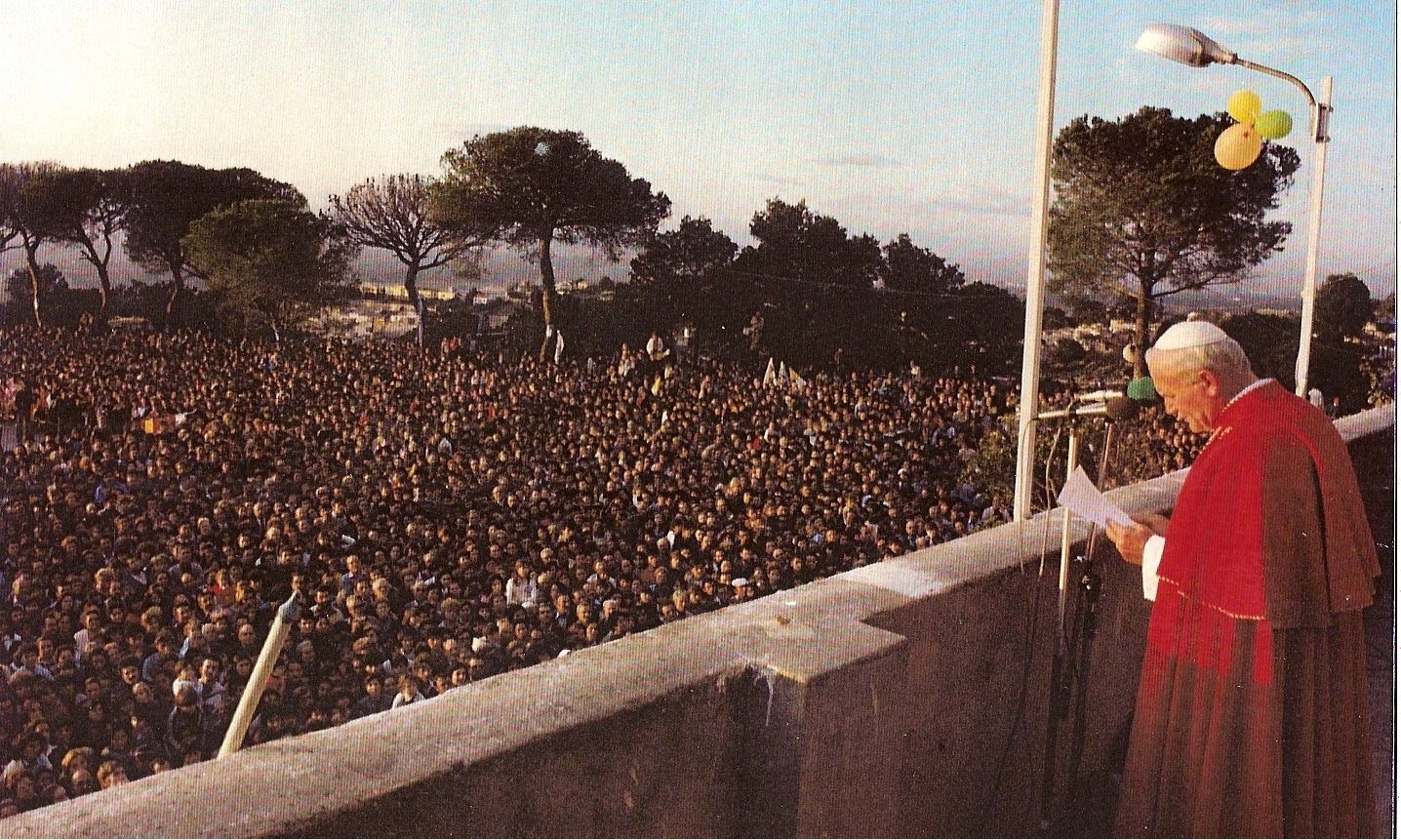 Así fueron las visitas de los Reyes y del Papa tras la Pantanada de 1982