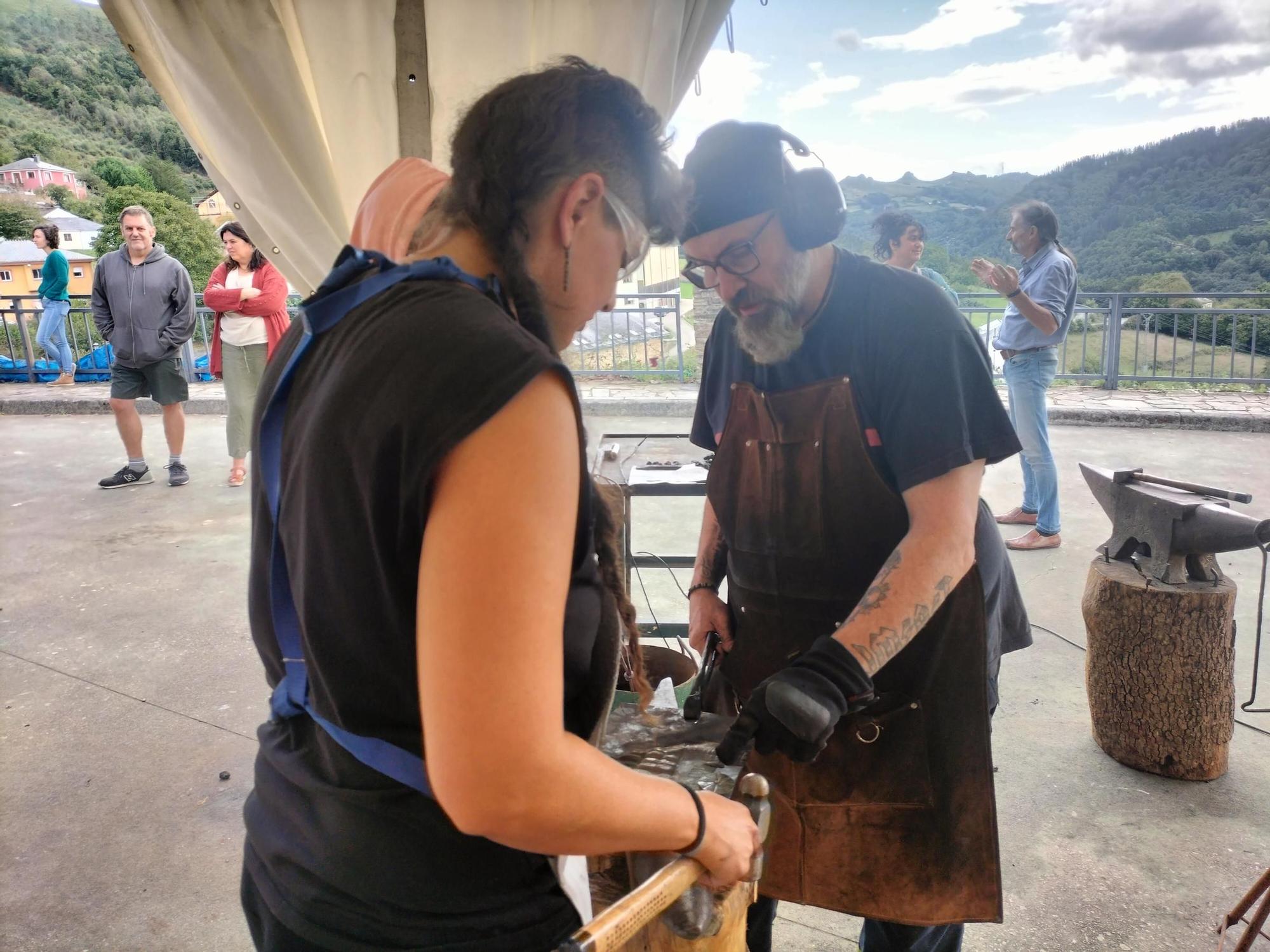 En imágenes: Santa Eulalia de Oscos encuentra a hilanderas y herreros