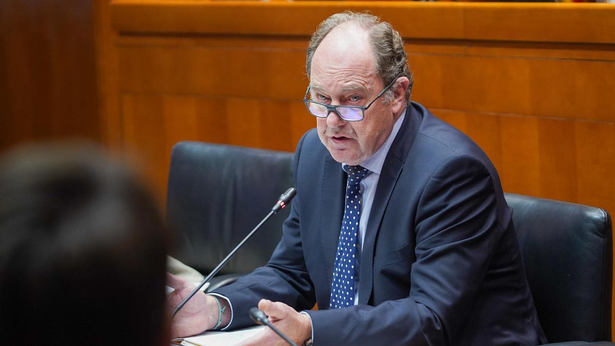 El director general de Función Pública, Antonio Villacampa, en una comparecencia en las Cortes de Aragón.