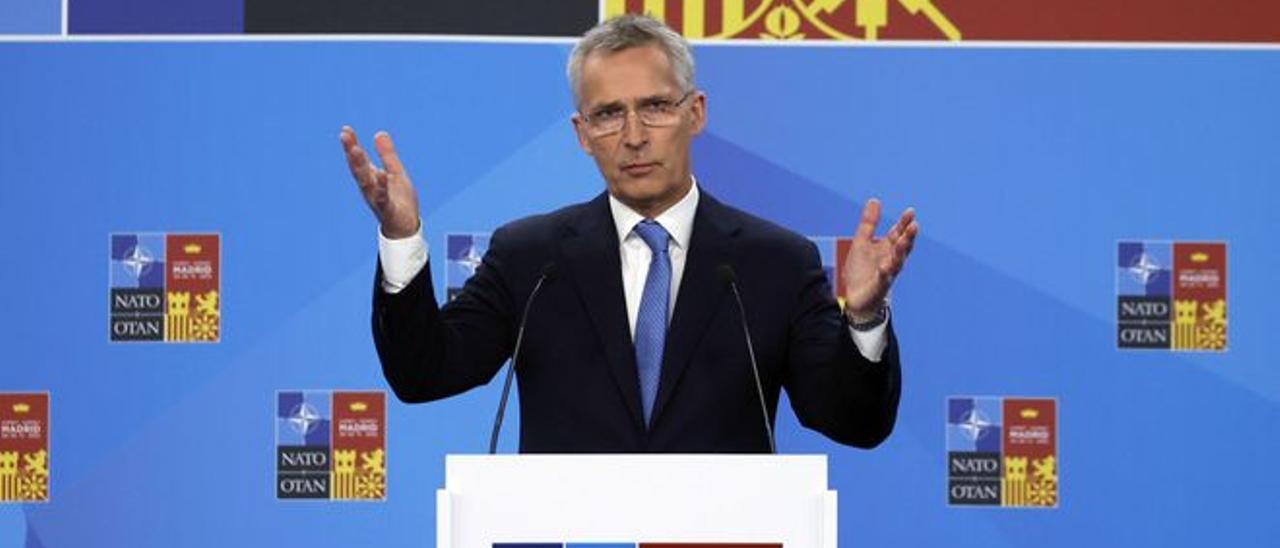 El secretario general de la OTAN, Jens Stoltenberg, en rueda de prensa durante la primera jornada de la cumbre de la OTAN que se celebra este miércoles en el recinto de Ifema, en Madrid. EFE/Juan Carlos Hidalgo