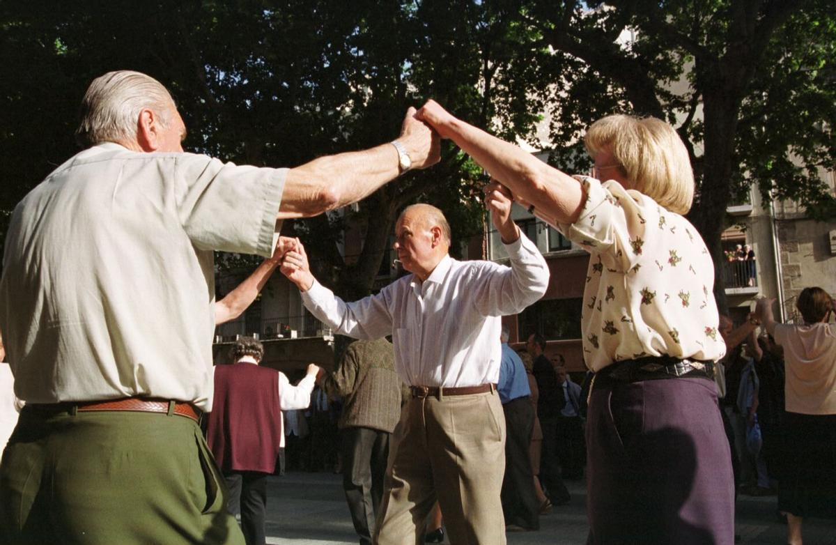 FIRES I FESTES DE SANTA CREU. SARDANES