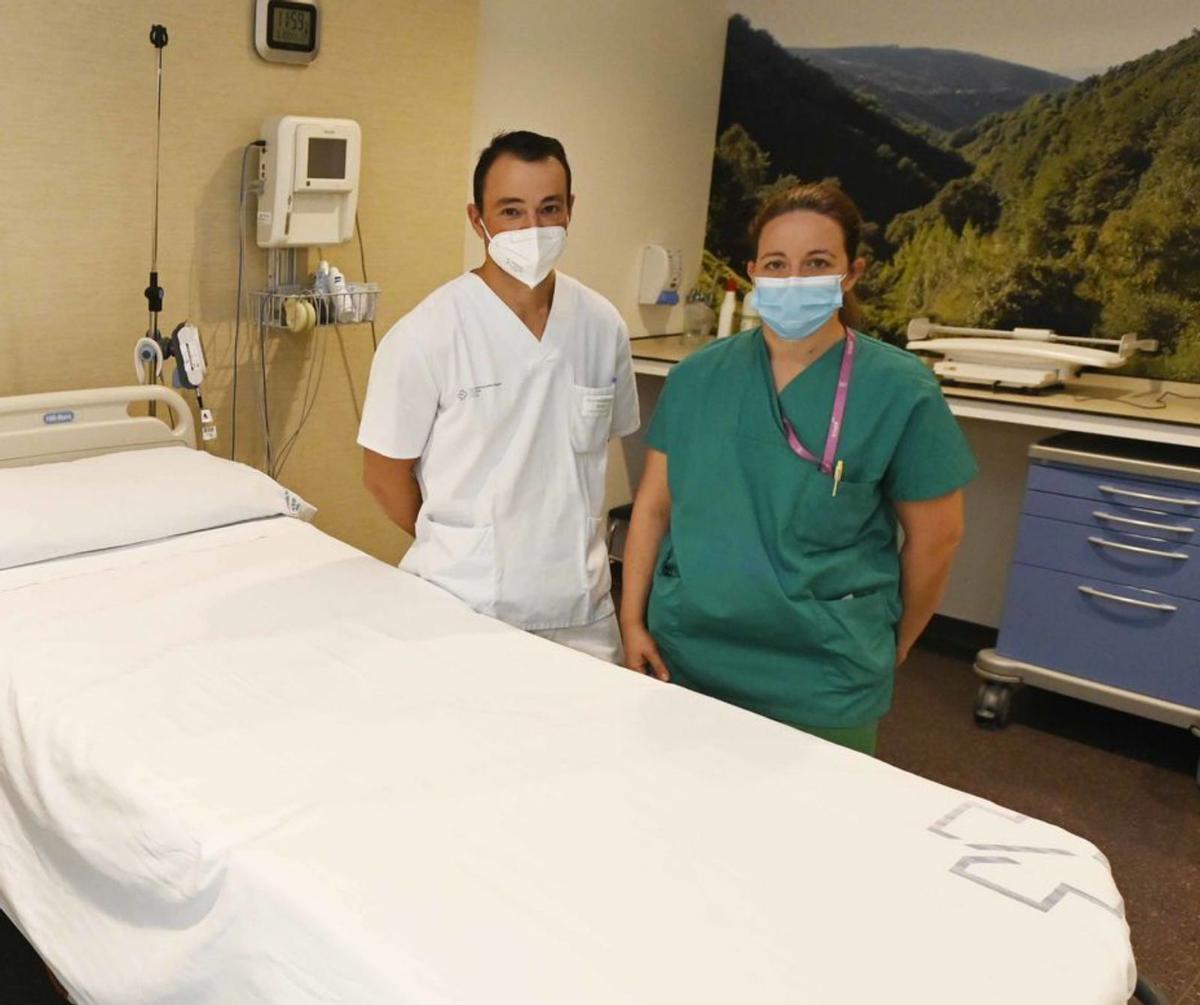 El doctor Roberto González Boubeta y la matrona Laura González. // Pablo Hernández Gamarra