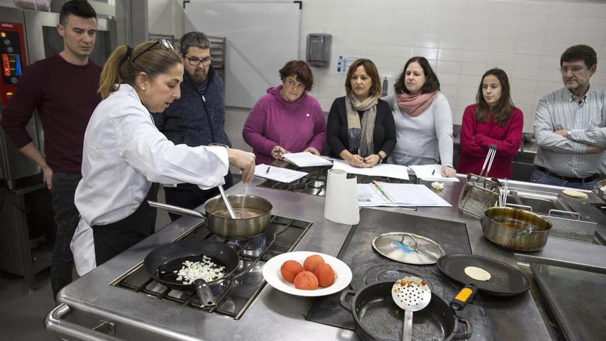 El primer taller va ser de cuina mexicana amb Alejandra Vega.