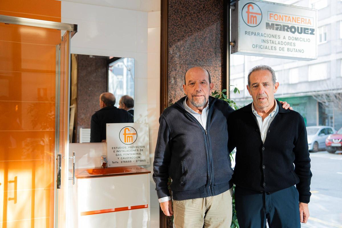 Los hermanos Márquez, Pepe y Moncho, en el bajo de Vía Norte.