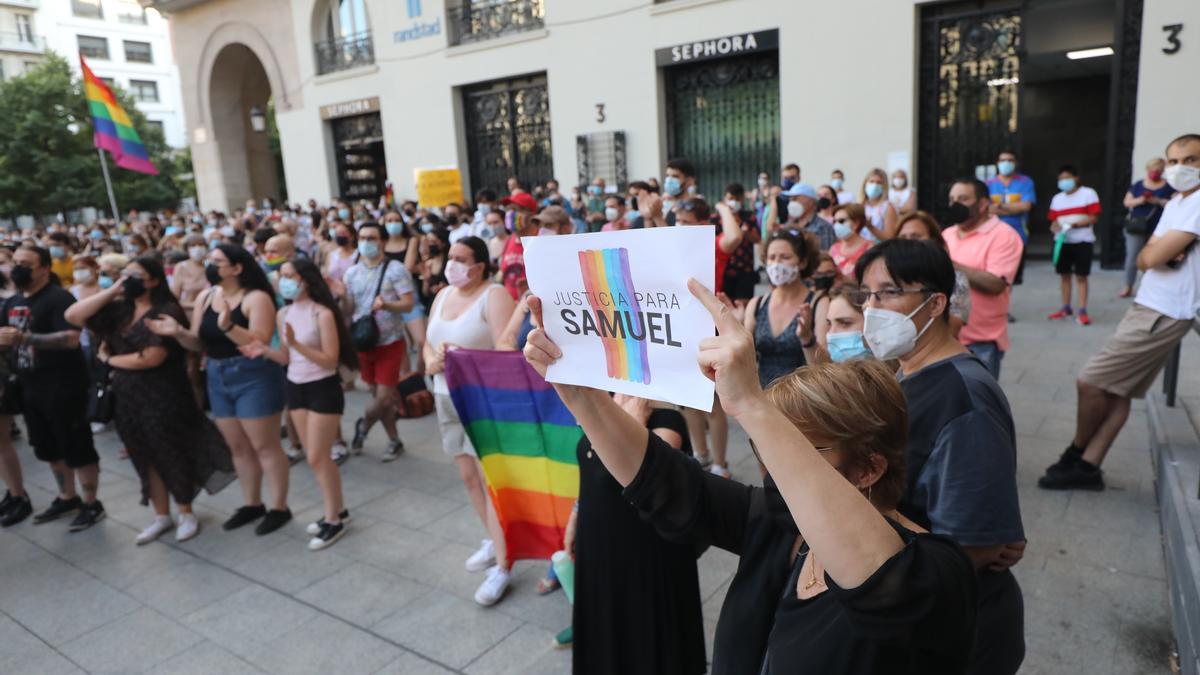 Concentración en Zaragoza, hace algunas semanas, por el asesinato de Samuel, que el colectivo LGTB denuncia que fue un delito de odio.