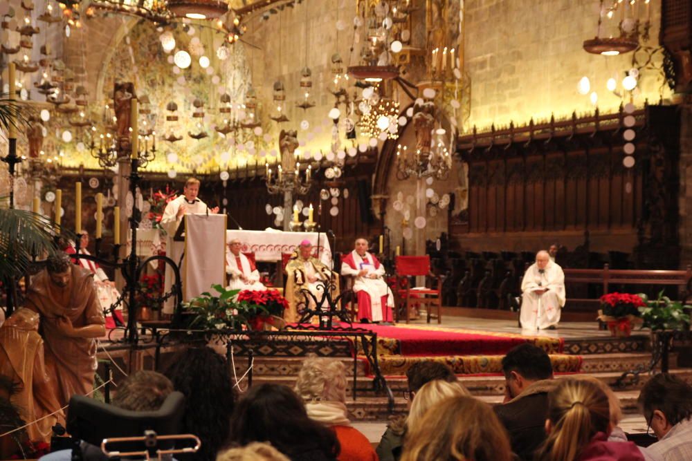 Mehrere tausend Personen kamen an Heiligabend wieder zu den beiden Ausgaben der deutschsprachigen ökumenischen Christvesper in der Kathedrale von Palma de Mallorca, die inzwischen seit 1971 auf Mallorca stattfinden. Die Predigt hielt Pfarrer Andreas Falow.